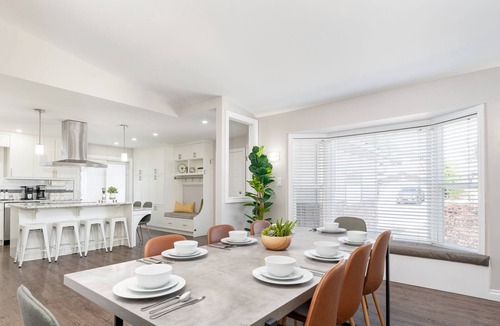 West Edmonton House | Aldergrove - Sleeps 10 -