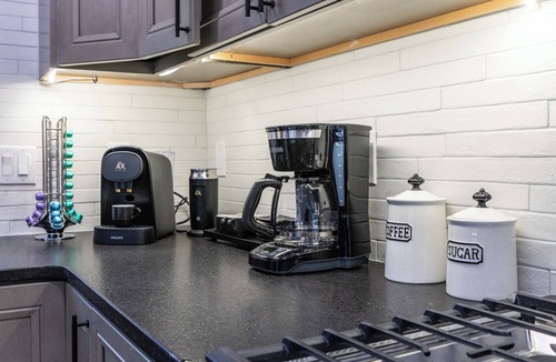 North Conway House | ALL NEW, walk to North Conway Village + Railroad, fire pit