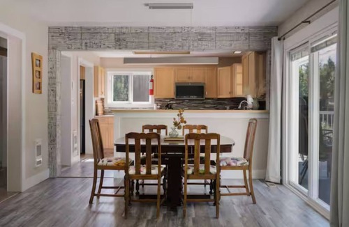 East Kootenay Cottage | All-Season Family Retreat Hot Tub Waterfront