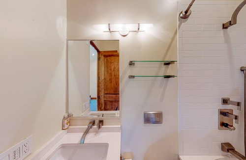 Aspen House | All-suite home with hot tub, patio, grill, chef's kitchen, fireplace, & W/D
