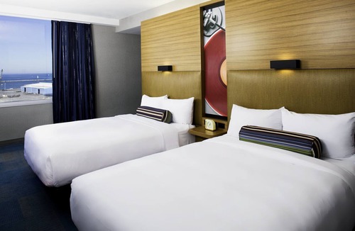 Downtown Cleveland Hotel | Aloft by Marriott Cleveland Downtown