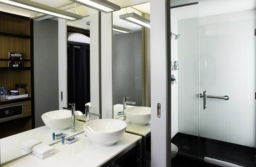 Downtown Cleveland Hotel | Aloft by Marriott Cleveland Downtown