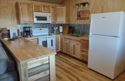 Lovell Cabin | Alpha Wolf Cabin at the Wolf Haven Cabins
