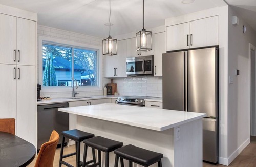 Southeast Calgary House | Alpine Elegance | Modern 5-BR | 2 Full Kitchens!