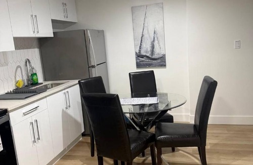 Northeast Edmonton Apartment | Amazing 2-bedroom house with WiFi in Edmonton