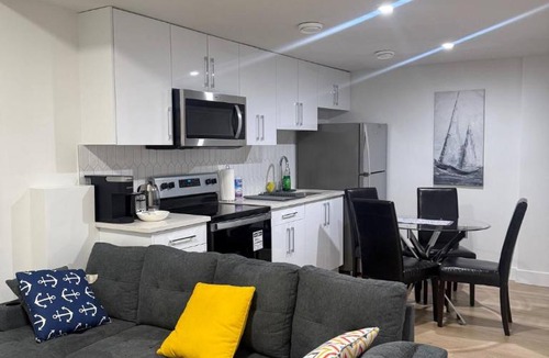 Northeast Edmonton Apartment | Amazing 2-bedroom house with WiFi in Edmonton