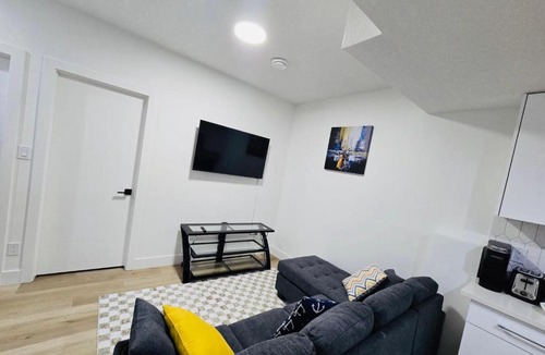 Northeast Edmonton Apartment | Amazing 2-bedroom house with WiFi in Edmonton