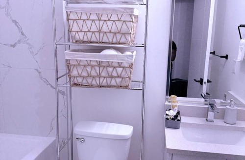 Northeast Edmonton Apartment | Amazing 2-bedroom house with WiFi in Edmonton