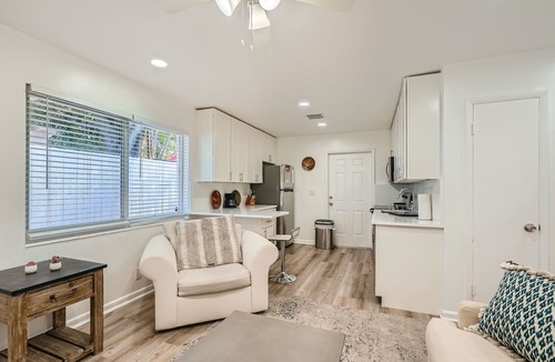 Singer Island Apartment | Amazing 2BR walking distance to Beach