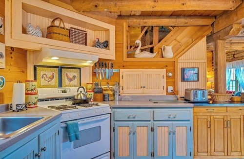 Quechee Cabin | Amazing home on 90 acres - AC & great mountain views