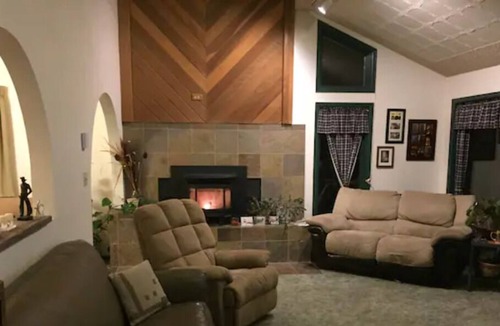 Laramie House | Amazing mountain views and room for the whole family- solar powered.