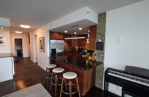 Central Condo | Amazing Ocean and Mountain views 3 bedroom.