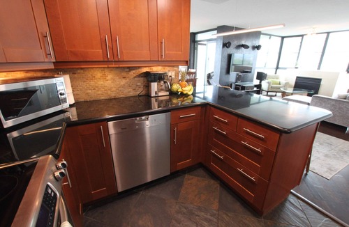 Central Condo | Amazing Ocean and Mountain views 3 bedroom.
