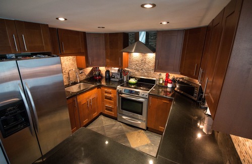 Central Condo | Amazing Ocean and Mountain views 3 bedroom.
