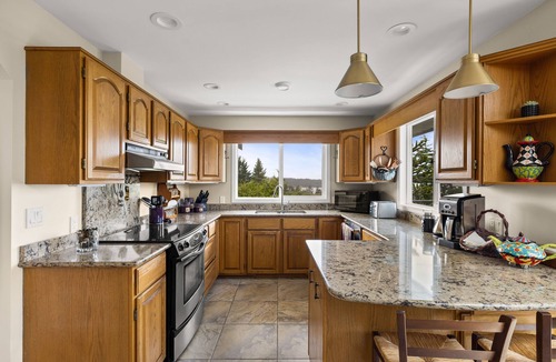 Colwood House | Amazing Ocean Views, Hot Tub, Sleeps 10!