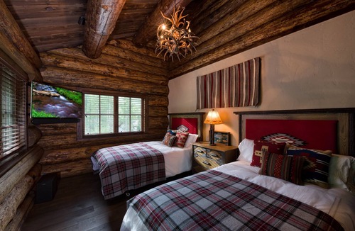 Vail Cabin | Amazing Private Lodge, Cinema, HotTub, Firepit, BBQ, GameRoom, Solaris Parking!