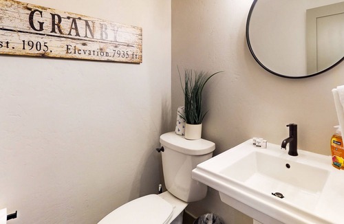 Grand Elk Ranch House | Amazing stay with mountain & golf views, hot tub & chef's kitchen - dog-friendly