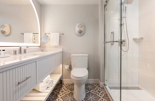 Singer Island Hotel | Amazing Views w/Balcony | Onsite Pool & Dining
