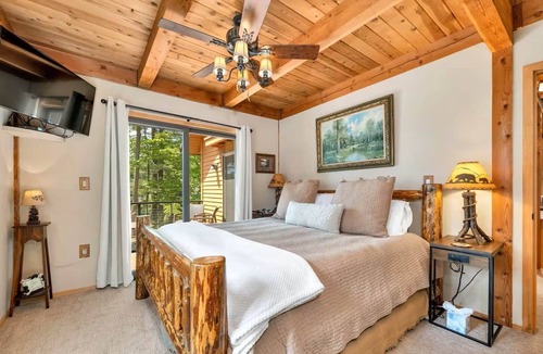 Meredith House | Amazing Water Front Property on Lake Waukewan in Meredith