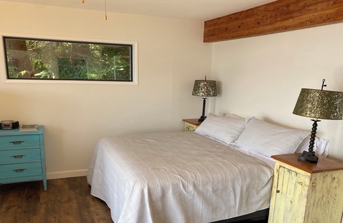 Stillwater House | Amazing Waterfront Retreat with two private decks, steps to beach