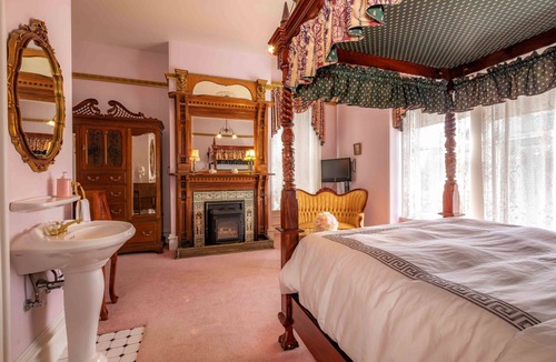 Rockland Bed & Breakfast | Amethyst Inn at Regents Park