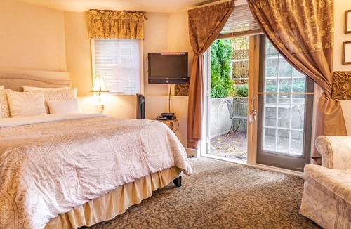 Rockland Bed & Breakfast | Amethyst Inn at Regents Park