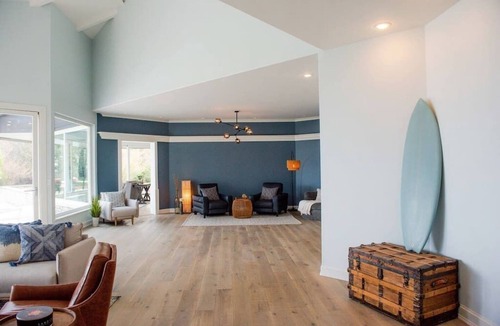 Cobble Hill Villa | Anderson Lane l Beach Access l Sleeps 22 I Hot Tub