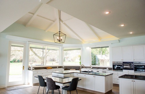 Cobble Hill Villa | Anderson Lane l Beach Access l Sleeps 22/Hot Tub