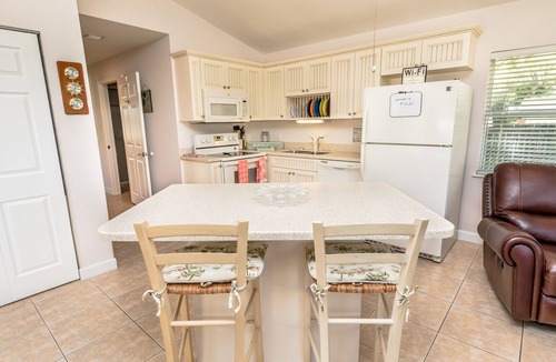 Vero Beach House | "Another Day in Paradise" Cozy, quaint 2-1 cottage in a serene relaxing setting