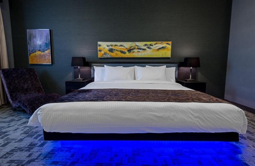 Calgary Hotel | Applause Hotel Calgary Airport by CLIQUE