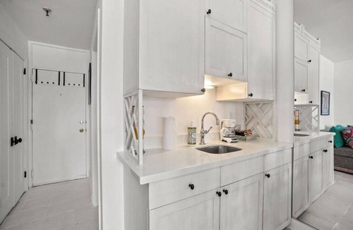 Palm Beach Apartment | AQUA ORCHID APARTMENT · Aqua Orchid Apartment - POOL
