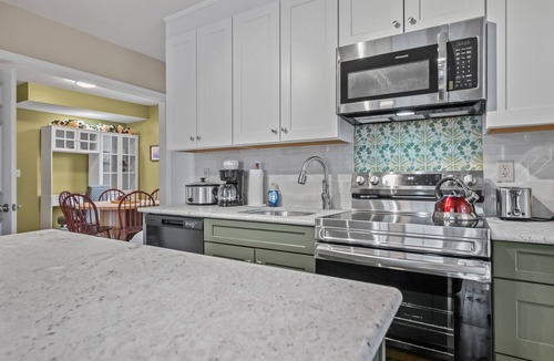 Bartlett Apartment | Artsy Downtown Duplex - 5 minutes from Attitash