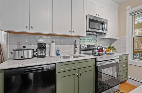 Bartlett Apartment | Artsy Downtown Duplex - 5 minutes from Attitash