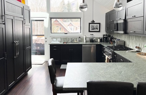 West End House | Aspen West End Luxury Contemporary 4 Bedroom, 4 Bath 3 King master bedrooms
