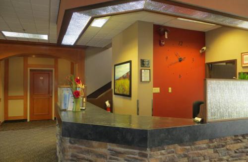 Hinton Hotel | Athabasca Valley Inn & Suites