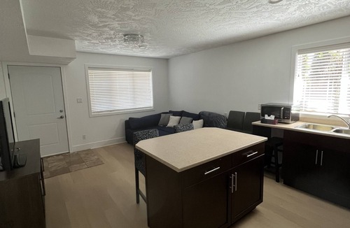 Regional District of Nanaimo House | Athena’s Luxury Retreat