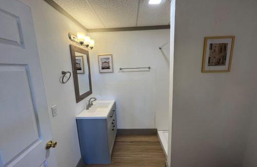 East Las Vegas House | Athens House number 7A