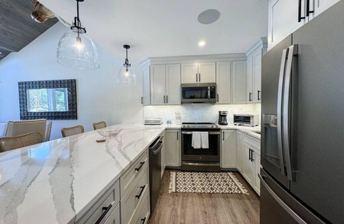 Bartlett Villa | Attitash Heights | Ski in/out Getaway with Pool