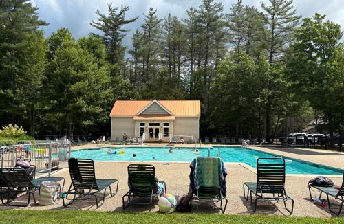 Bartlett Apartment | Attitash Hotel Room-AC, Pool, Hot Tub, Storyland