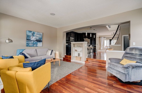 Southeast Calgary House | Auburn Oasis☀️near Stampede*Banff*South Health*4 bdrms*4 bthrms*Sleeps 10*Has AC