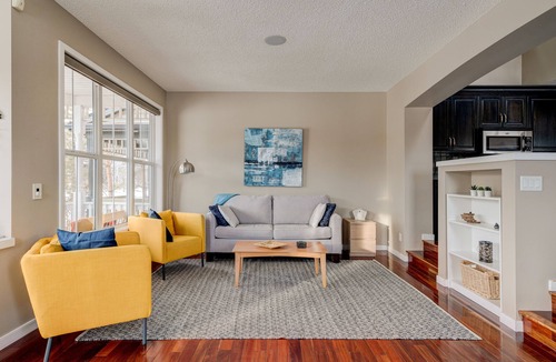 Southeast Calgary House | Auburn Oasis☀️near Stampede*Banff*South Health*4 bdrms*4 bthrms*Sleeps 10*Has AC