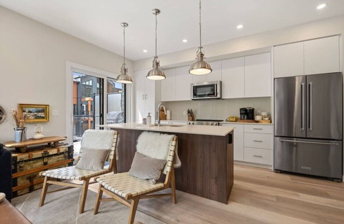 East Kootenay Apartment | Aurora Peak | Hot Tub | Slope-Side | Fireplace