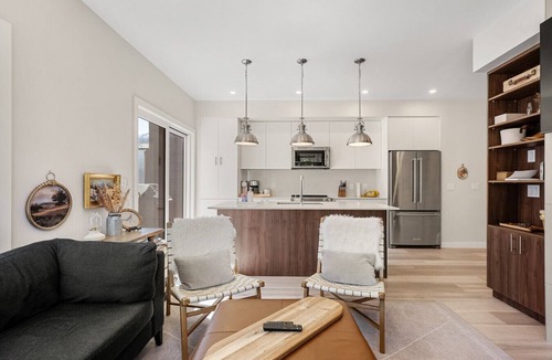 East Kootenay Apartment | Aurora Peak | Hot Tub | Slope-Side | Fireplace