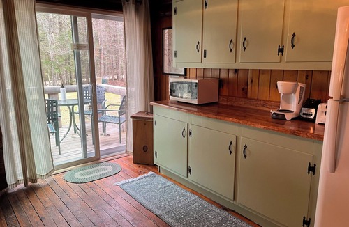 Campton Cabin | Authentic Log Cabin! Fun for families/Near Owl's Nest/20 min. from Loon!
