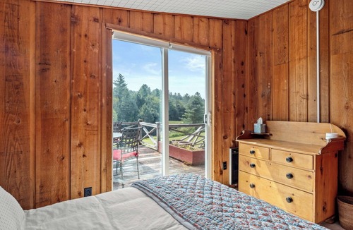 Moscow House | Authentic Stowe Retreat; Cathedral Great Room, Pond, Views; 5 min to Trapp