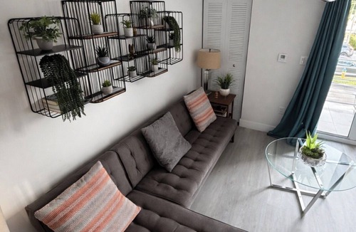 Ojus Apartment | Aventura Apartment/Pool/Wifi 2B and 2B