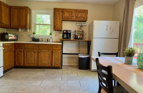 Avon House | Avon Nature Retreat by Creek!