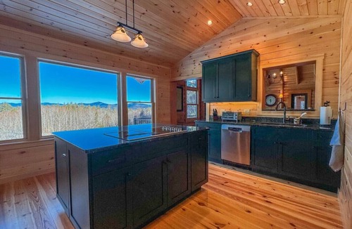 Conway House | [B] Peak View Cabin | Views | Spacious | 23 Acres