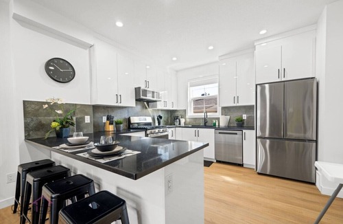 Jasper Place House | Back in Black | Hot Tub | 10 min to WEM | King Bed