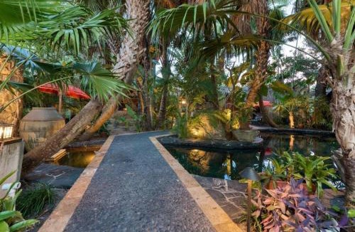 Parrot Cove Villa | Bali House in Palm Beach w/Gorgeous Htd Pool
